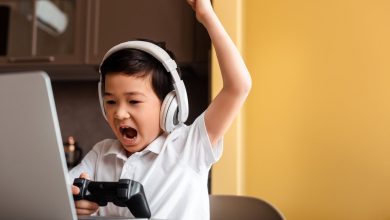 Portal Dicas de Saúde - Excesso de telas entre jovens pode causar dores e puberdade precoce