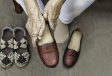 Hotelaria para Idosos Goiânia - Dicas para escolher o sapato ideal para a pessoa idosa
