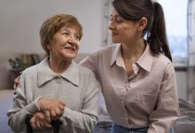 Hotelaria para Idosos Goiânia - Cuidando com empatia: com lidar com comportamentos repetitivos em pacientes com Alzheimer