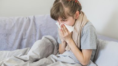 Você sabia que sintomas da pneumonia infantil são parecidos com uma gripe?