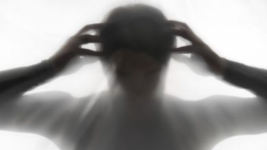 Como a dissociação pode afetar a capacidade de uma pessoa de funcionar no dia a dia?