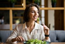 Qual tipo de alimentação auxilia em um pós-operatório mais rápido?