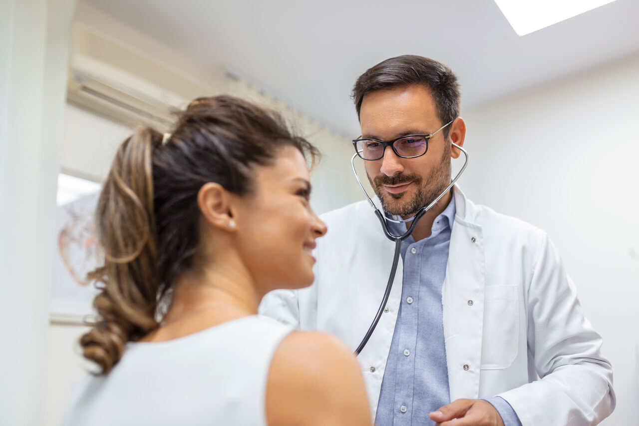 Mulheres também podem se consultar com urologista