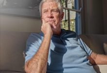 Doença de Alzheimer é a principal causa de déficit cognitivo nas pessoas com mais de 65 anos