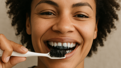 Pasta de carvão realmente clareia os dentes